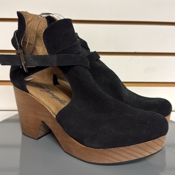 Free People‎ Suede Cedar Clog Black Straps Size 40.5/10.5US - Picture 1 of 10